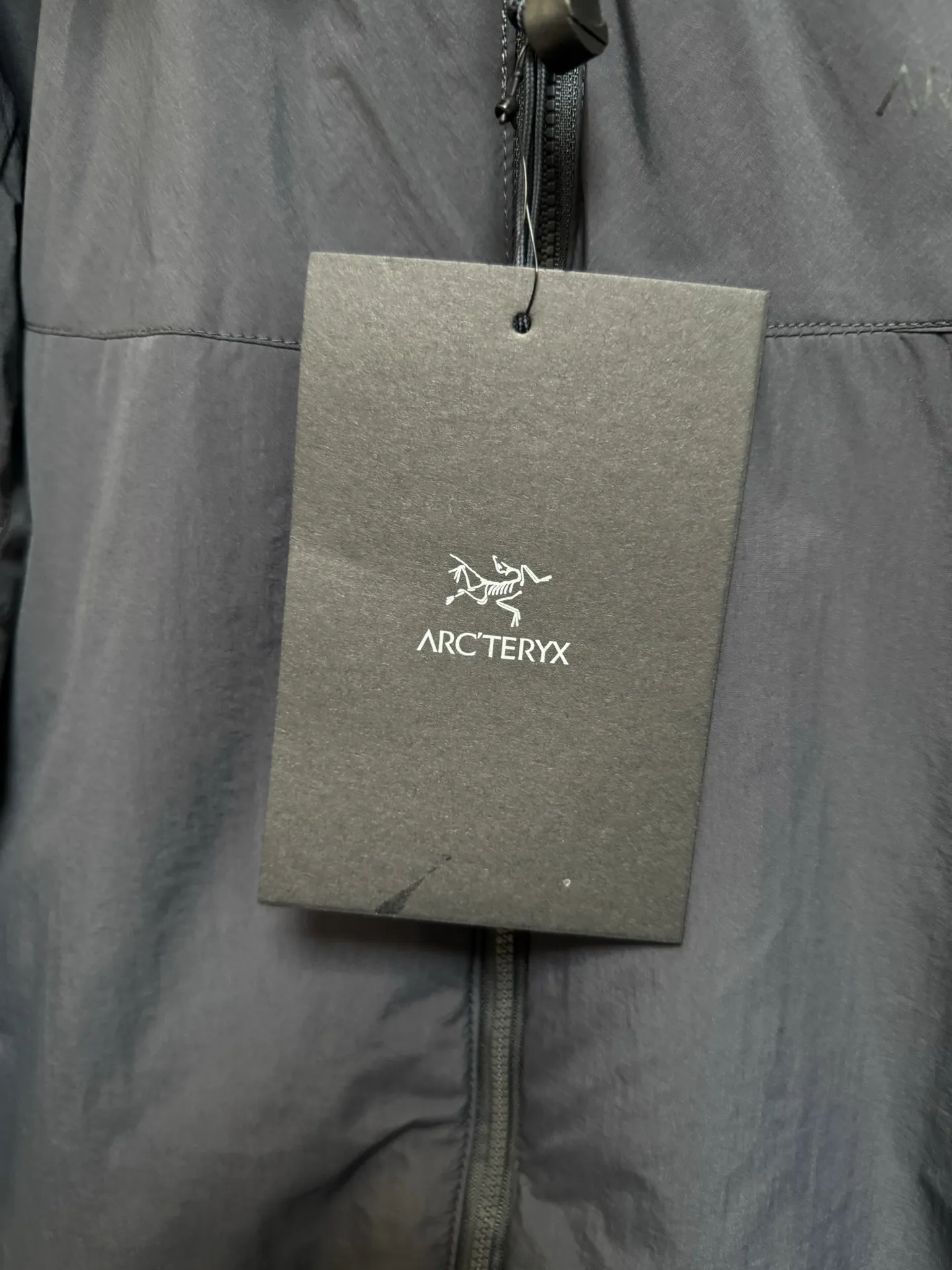 【Premium 】 Arc·teryx 26fw ! N WINDSTOPPER 2L ， Coreloft 100 ， 。 Cold Series ， ， ， ！ ， 。 windstopper ,n Gossamera Fusion WS。 ， ： 1： WINDSTOPPER ， ， ， ， 。 Coreloft ， 。 。 2： 。 3： ， ， 。 4： ， ， 。 ， ， ： / Gray/ Size：s/m/l/xl/xxl